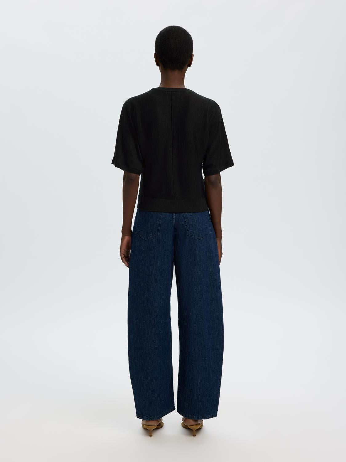 model_shot-back